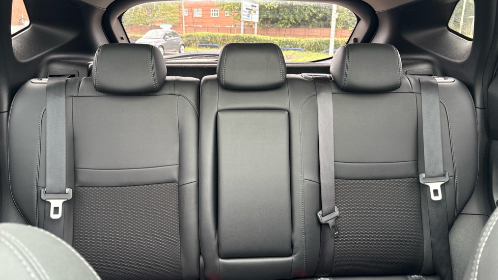 Nissan Qashqai 1.3 DiG-T 160 Tekna 5dr Petrol Hatchback - Image 15