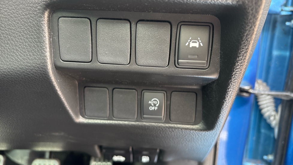 Nissan Qashqai 1.3 DiG-T 160 Tekna 5dr Petrol Hatchback - Image 30