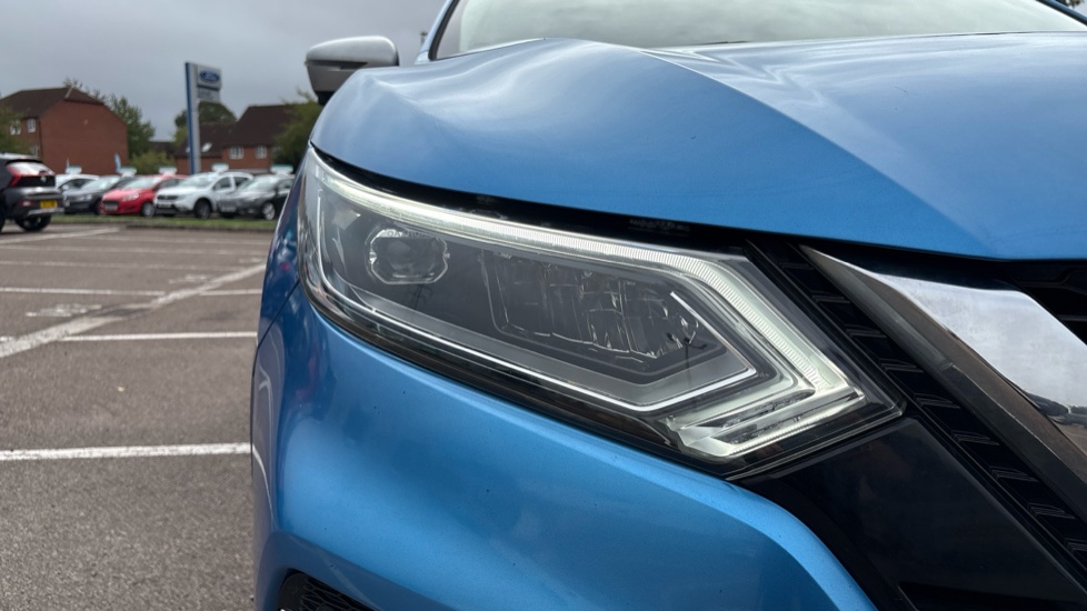 Nissan Qashqai 1.3 DiG-T 160 Tekna 5dr Petrol Hatchback - Image 32