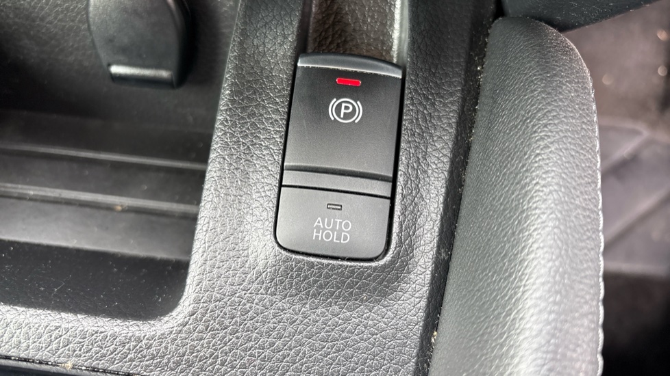 Nissan Qashqai 1.3 DiG-T 160 Tekna 5dr Petrol Hatchback - Image 36