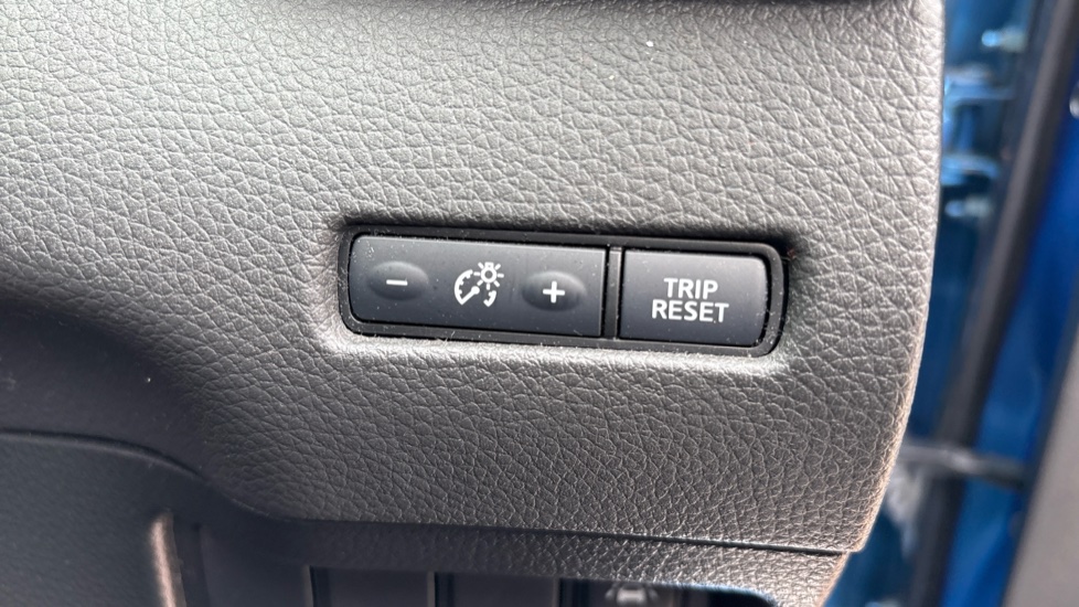 Nissan Qashqai 1.3 DiG-T 160 Tekna 5dr Petrol Hatchback - Image 39