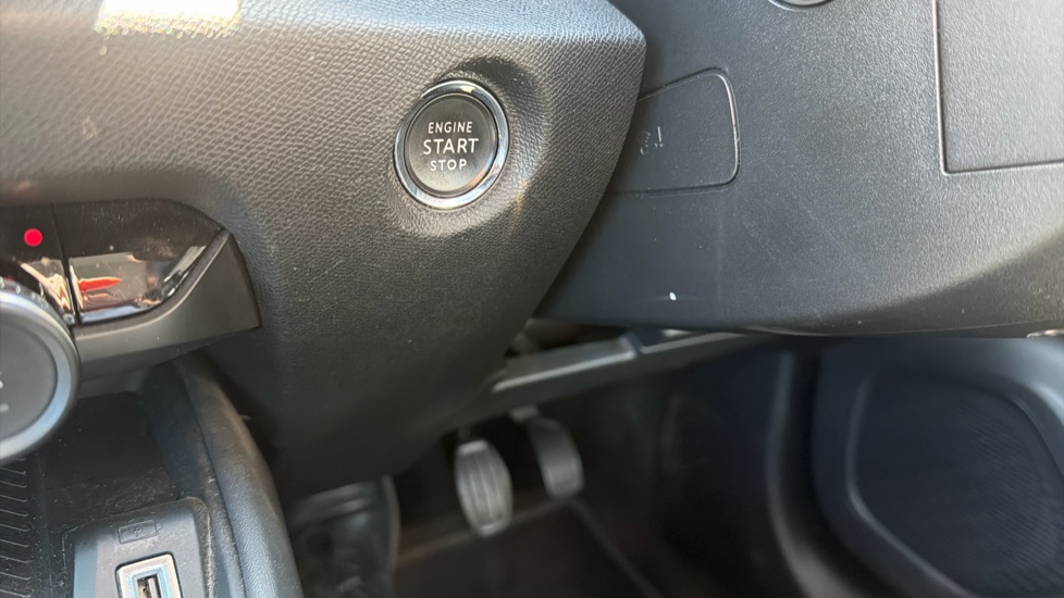 Citroen C4 1.2 PureTech [130] Shine 5dr Petrol Hatchback - Image 34