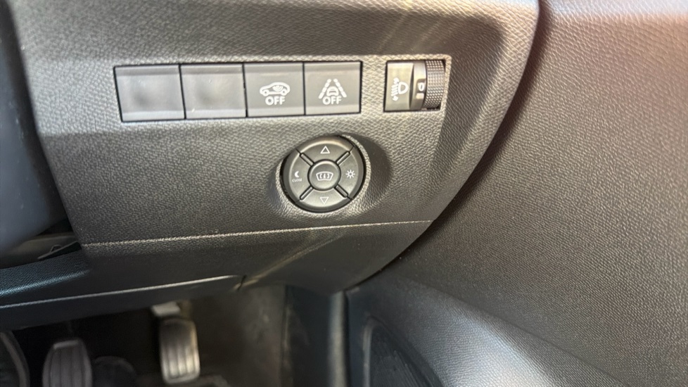 Citroen C4 1.2 PureTech [130] Shine 5dr Petrol Hatchback - Image 35