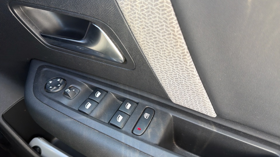 Citroen C4 1.2 PureTech [130] Shine 5dr Petrol Hatchback - Image 36