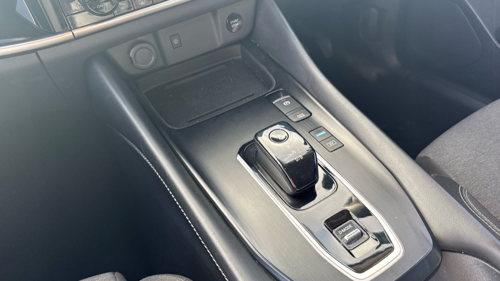 Nissan Qashqai 1.5 E-Power N-Connecta 5dr Auto Hybrid Hatchback - Image 13