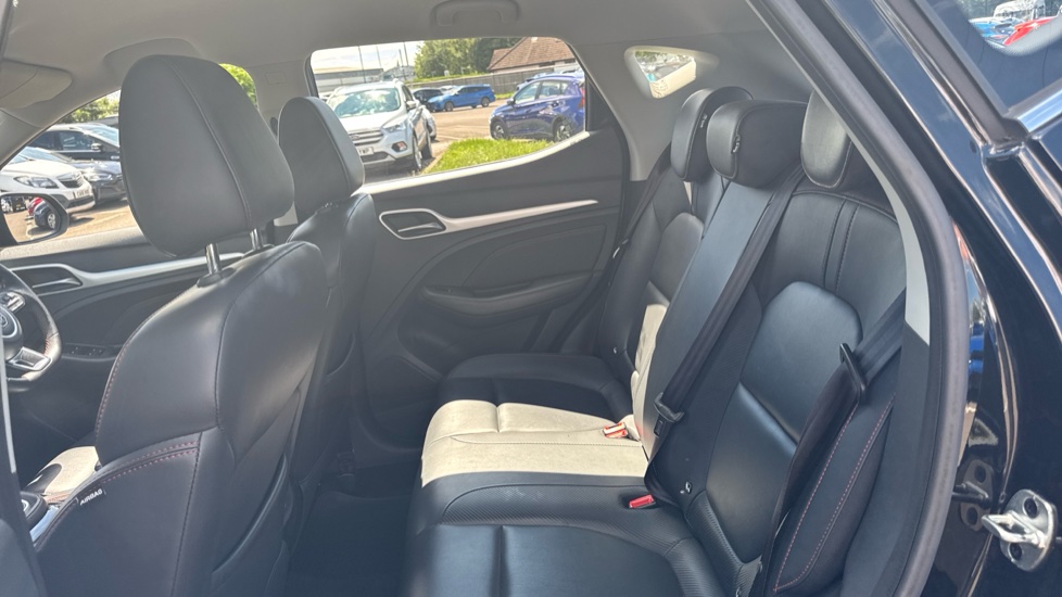 MG ZS 1.0T GDi Exclusive 5dr DCT Petrol Hatchback - Image 16