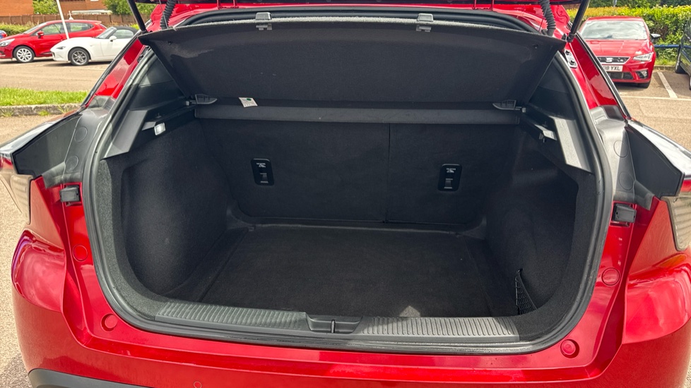 MG MG4 150kW SE EV Long Range 64kWh 5dr Auto Electric Hatchback - Image 4
