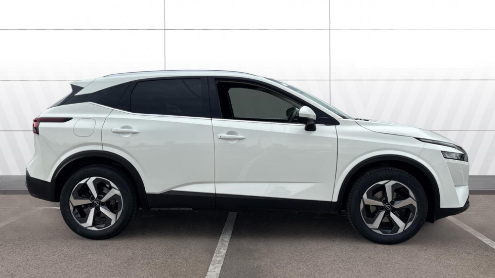 Nissan Qashqai 1.3 DiG-T MH N-Connecta 5dr Petrol Hatchback - Image 5