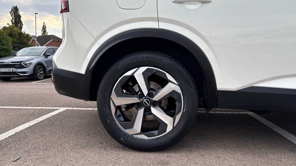 Nissan Qashqai 1.3 DiG-T MH N-Connecta 5dr Petrol Hatchback - Image 7