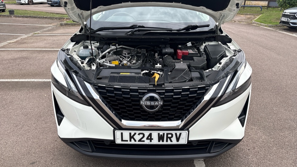 Nissan Qashqai 1.3 DiG-T MH N-Connecta 5dr Petrol Hatchback - Image 8