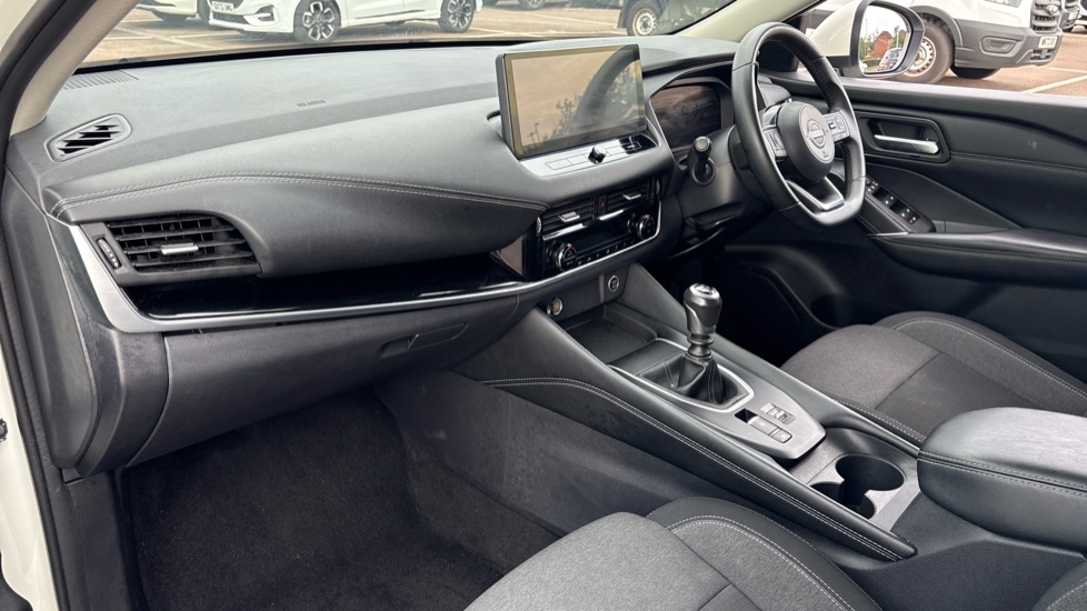 Nissan Qashqai 1.3 DiG-T MH N-Connecta 5dr Petrol Hatchback - Image 9