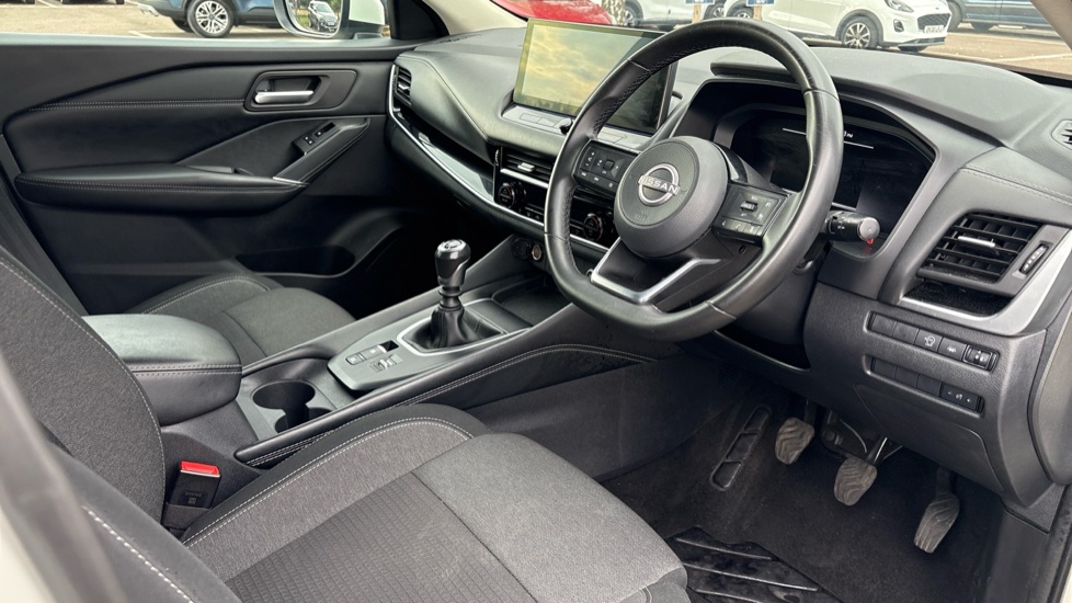 Nissan Qashqai 1.3 DiG-T MH N-Connecta 5dr Petrol Hatchback - Image 11