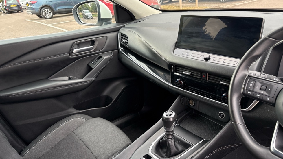 Nissan Qashqai 1.3 DiG-T MH N-Connecta 5dr Petrol Hatchback - Image 14