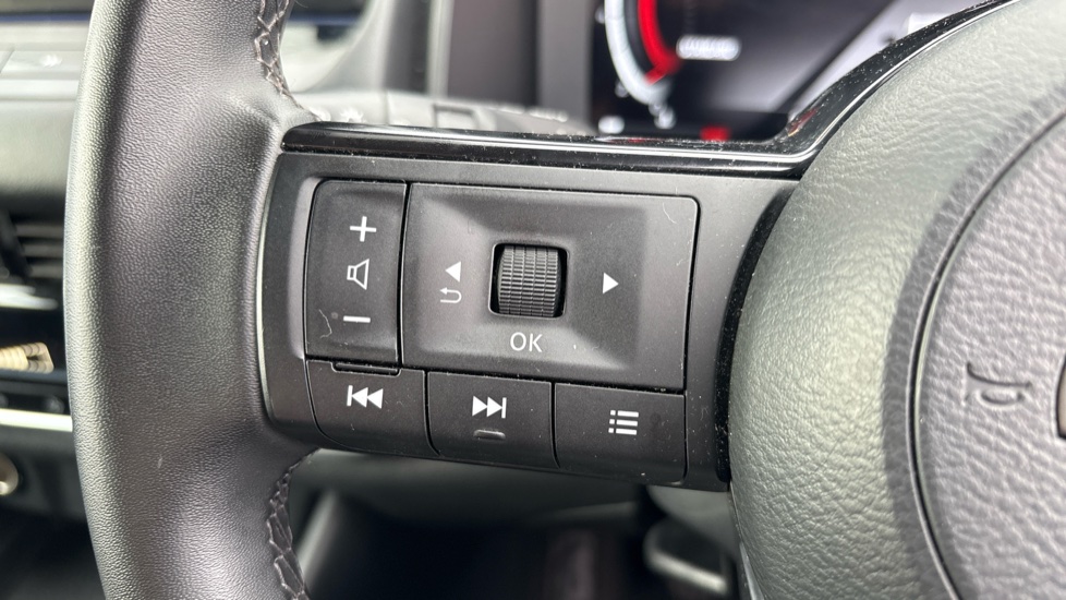 Nissan Qashqai 1.3 DiG-T MH N-Connecta 5dr Petrol Hatchback - Image 24