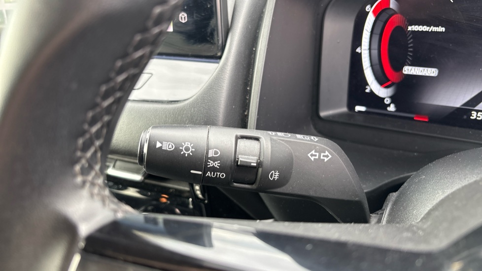 Nissan Qashqai 1.3 DiG-T MH N-Connecta 5dr Petrol Hatchback - Image 26