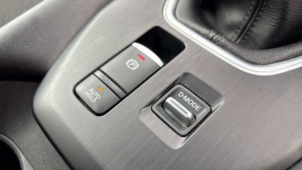 Nissan Qashqai 1.3 DiG-T MH N-Connecta 5dr Petrol Hatchback - Image 34