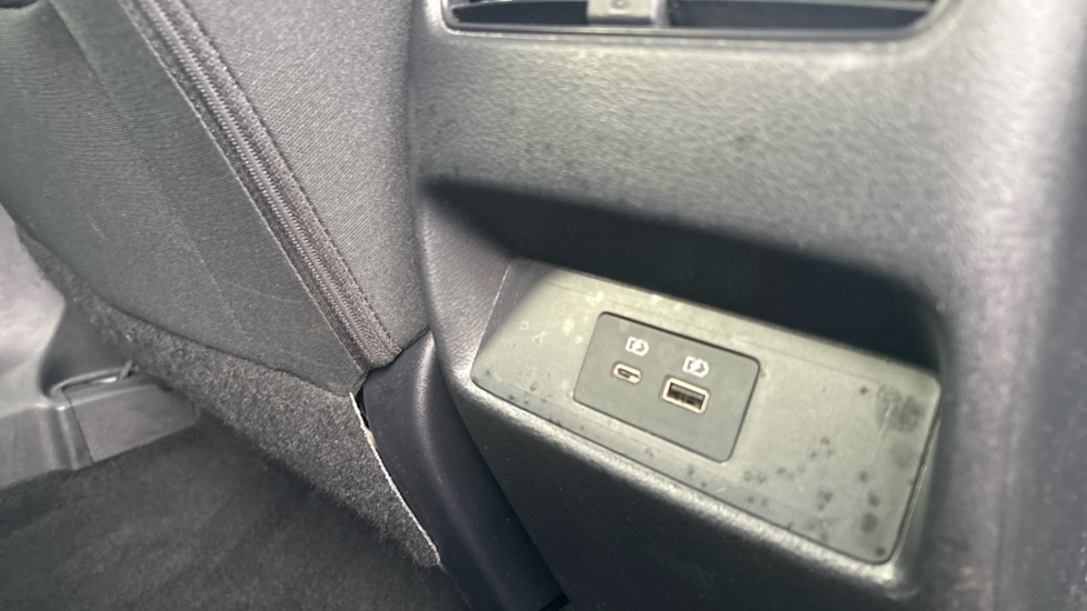 Nissan Qashqai 1.3 DiG-T MH N-Connecta 5dr Petrol Hatchback - Image 36
