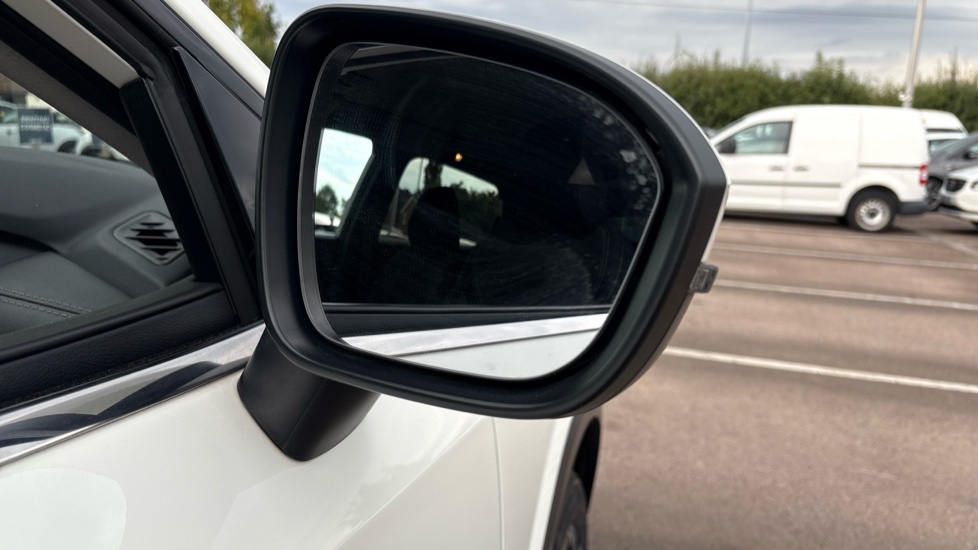 Nissan Qashqai 1.3 DiG-T MH N-Connecta 5dr Petrol Hatchback - Image 37