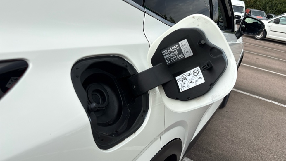Nissan Qashqai 1.3 DiG-T MH N-Connecta 5dr Petrol Hatchback - Image 42