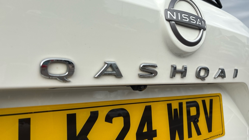 Nissan Qashqai 1.3 DiG-T MH N-Connecta 5dr Petrol Hatchback - Image 47