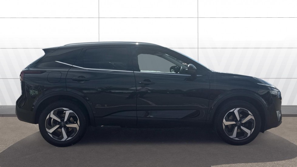 Nissan Qashqai 1.3 DiG-T MH N-Connecta 5dr Petrol Hatchback - Image 5