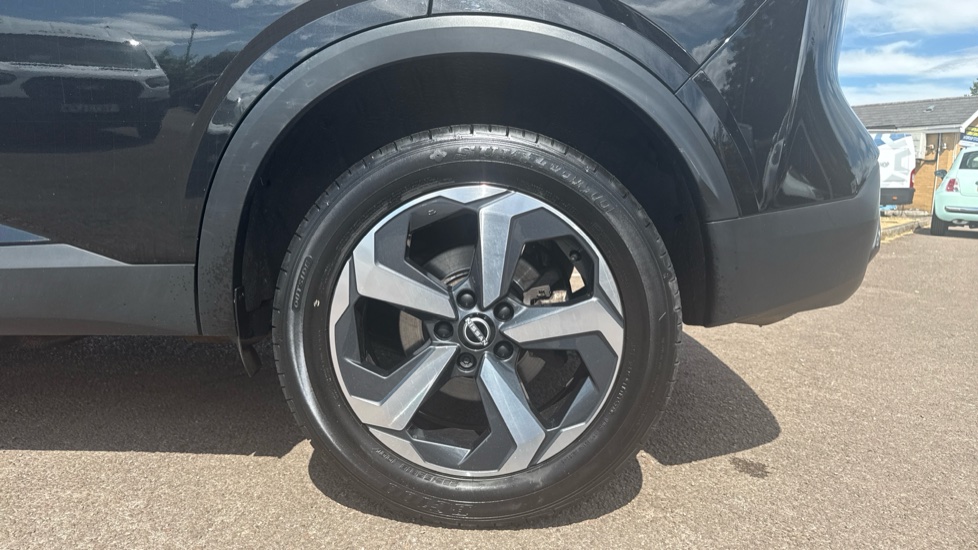 Nissan Qashqai 1.3 DiG-T MH N-Connecta 5dr Petrol Hatchback - Image 7