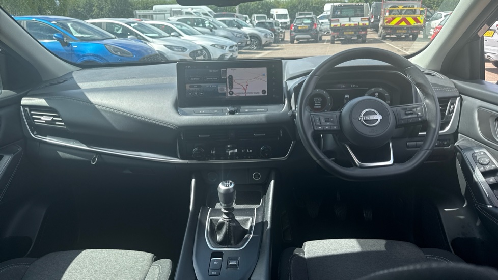 Nissan Qashqai 1.3 DiG-T MH N-Connecta 5dr Petrol Hatchback - Image 10