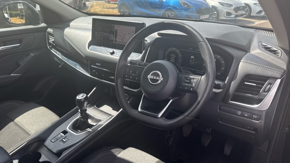 Nissan Qashqai 1.3 DiG-T MH N-Connecta 5dr Petrol Hatchback - Image 11