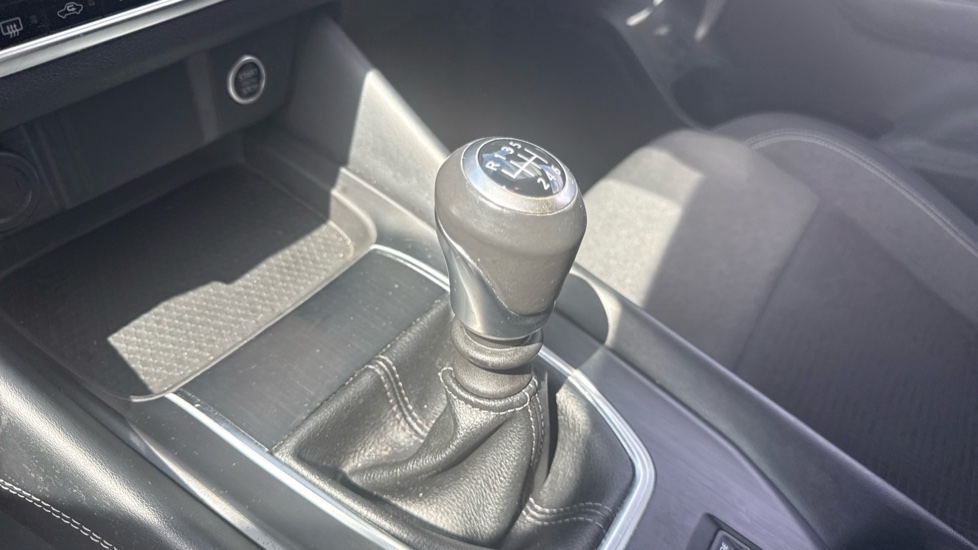 Nissan Qashqai 1.3 DiG-T MH N-Connecta 5dr Petrol Hatchback - Image 13