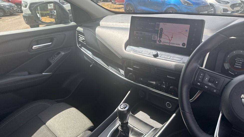 Nissan Qashqai 1.3 DiG-T MH N-Connecta 5dr Petrol Hatchback - Image 14
