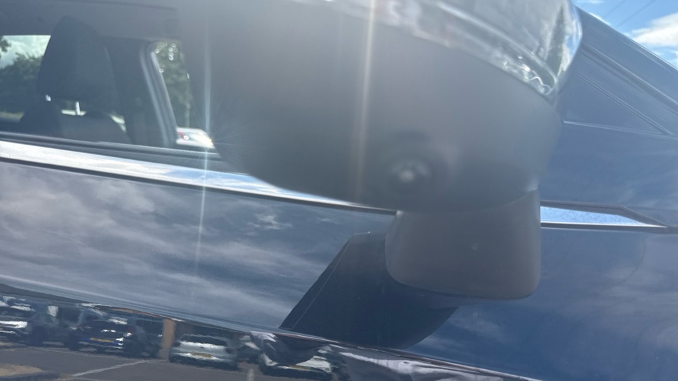 Nissan Qashqai 1.3 DiG-T MH N-Connecta 5dr Petrol Hatchback - Image 22