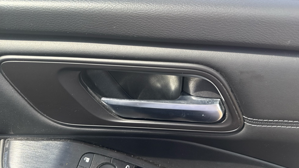 Nissan Qashqai 1.3 DiG-T MH N-Connecta 5dr Petrol Hatchback - Image 25
