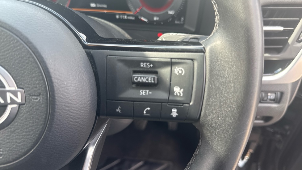 Nissan Qashqai 1.3 DiG-T MH N-Connecta 5dr Petrol Hatchback - Image 28
