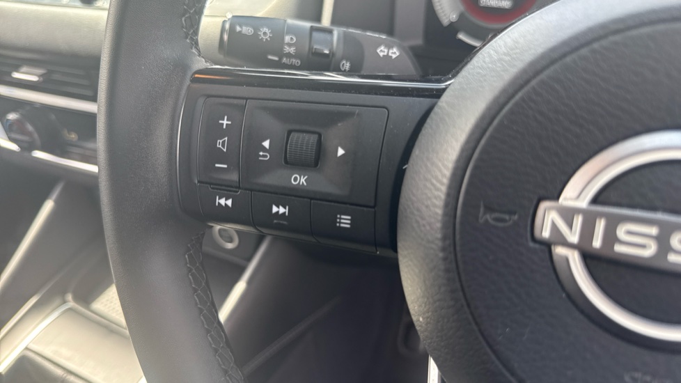 Nissan Qashqai 1.3 DiG-T MH N-Connecta 5dr Petrol Hatchback - Image 31