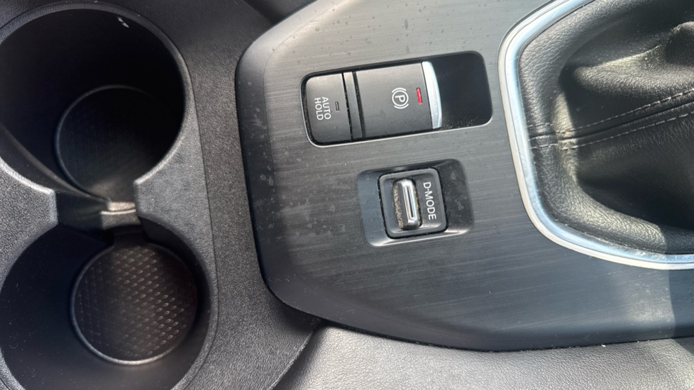 Nissan Qashqai 1.3 DiG-T MH N-Connecta 5dr Petrol Hatchback - Image 33