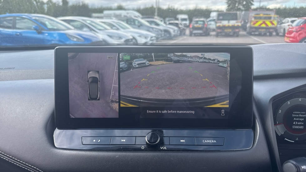 Nissan Qashqai 1.3 DiG-T MH N-Connecta 5dr Petrol Hatchback - Image 35