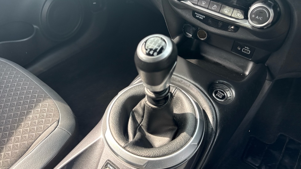 Nissan Juke 1.0 DiG-T 114 N-Connecta 5dr Petrol Hatchback - Image 13