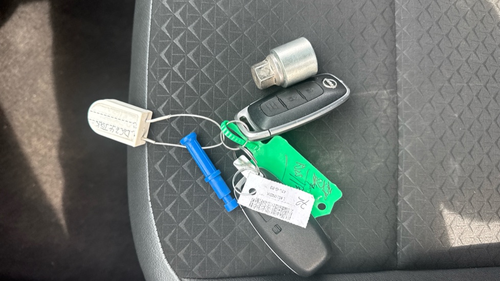 Nissan Juke 1.0 DiG-T 114 N-Connecta 5dr Petrol Hatchback - Image 19