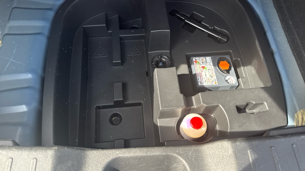 Nissan Juke 1.0 DiG-T 114 N-Connecta 5dr Petrol Hatchback - Image 21