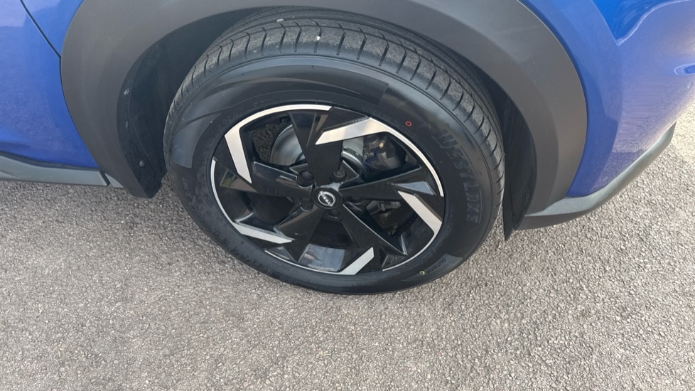 Nissan Juke 1.0 DiG-T 114 N-Connecta 5dr Petrol Hatchback - Image 28