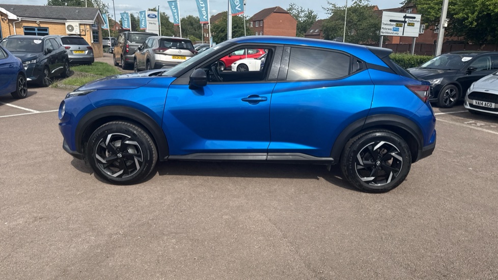 Nissan Juke 1.0 DiG-T 114 N-Connecta 5dr Petrol Hatchback - Image 31