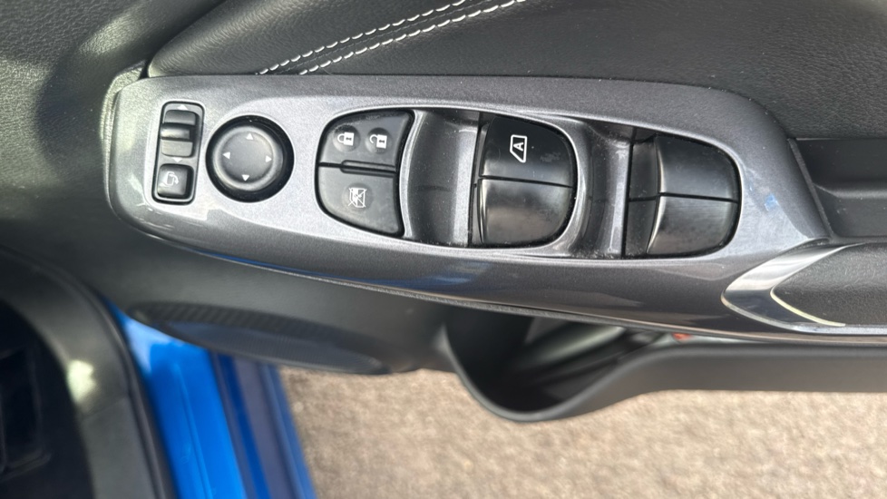 Nissan Juke 1.0 DiG-T 114 N-Connecta 5dr Petrol Hatchback - Image 33