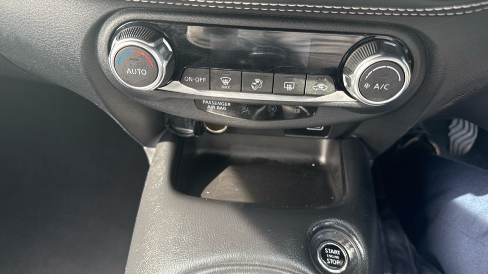 Nissan Juke 1.0 DiG-T 114 N-Connecta 5dr Petrol Hatchback - Image 41