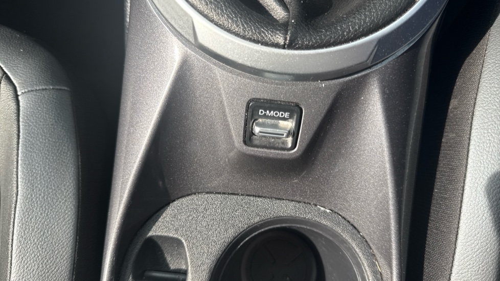 Nissan Juke 1.0 DiG-T 114 N-Connecta 5dr Petrol Hatchback - Image 43