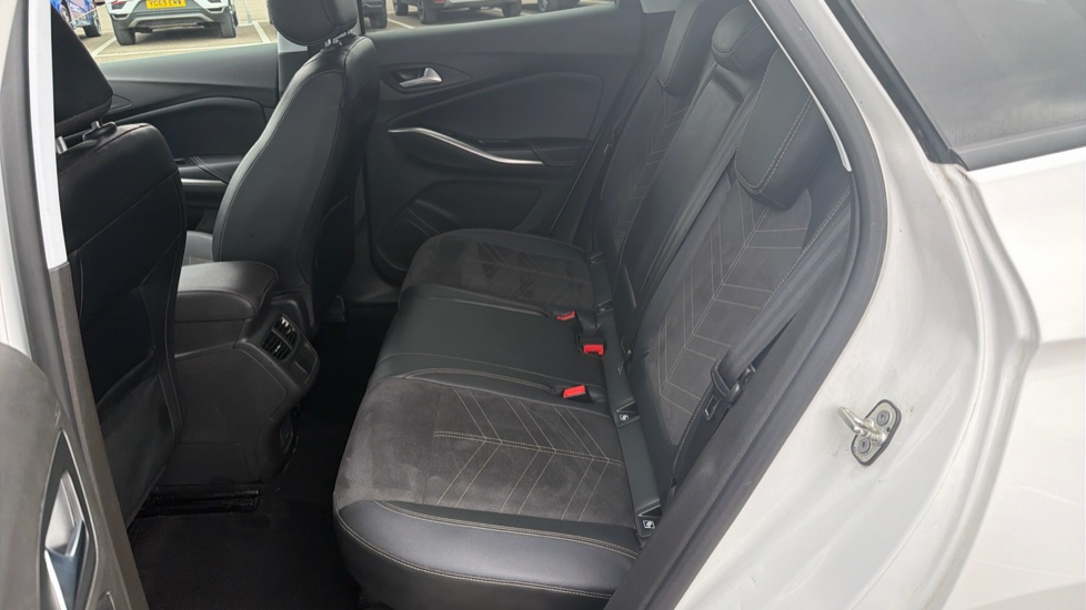 Vauxhall Grandland 1.2 Turbo Ultimate 5dr Petrol Hatchback - Image 16