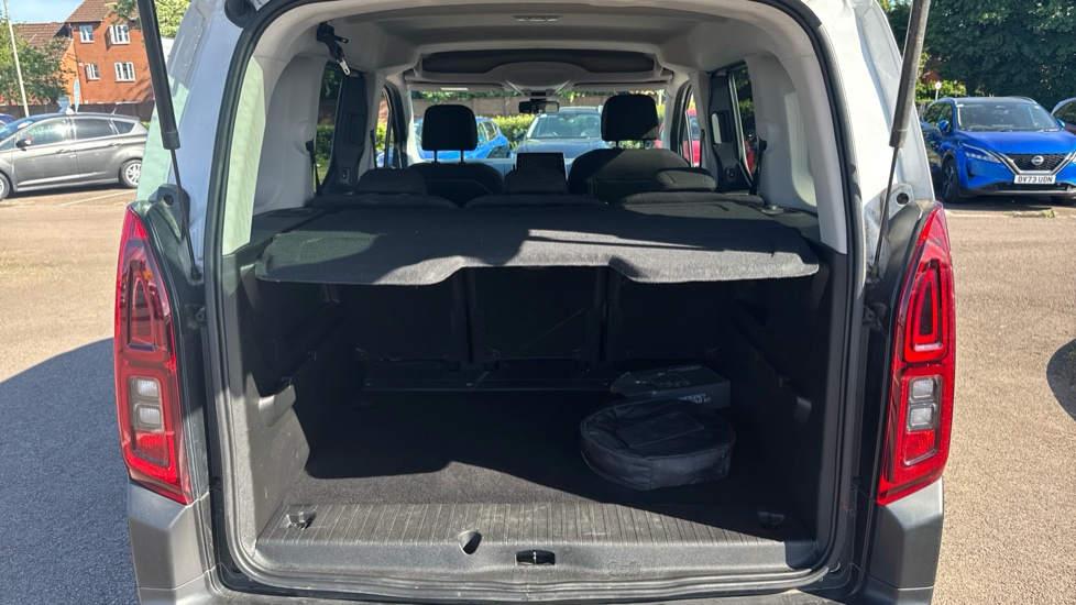 Citroen Berlingo 100kW Flair XTR M 50kWh 5dr Auto Electric Estate - Image 4
