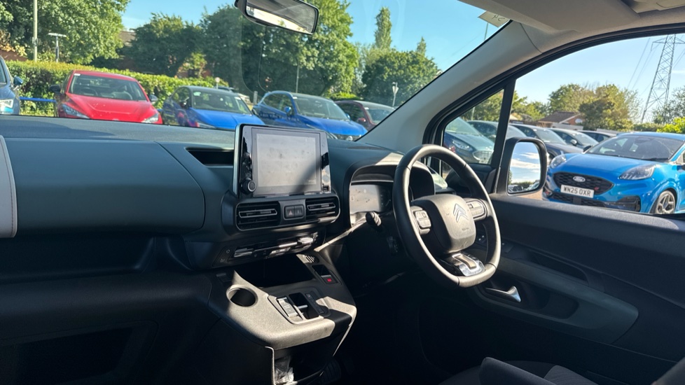 Citroen Berlingo 100kW Flair XTR M 50kWh 5dr Auto Electric Estate - Image 9