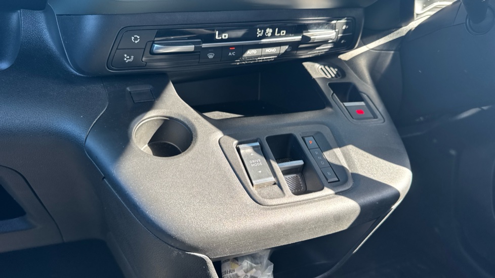 Citroen Berlingo 100kW Flair XTR M 50kWh 5dr Auto Electric Estate - Image 13