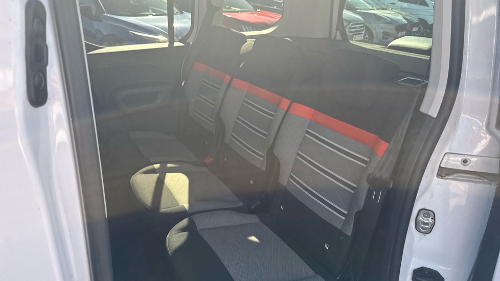 Citroen Berlingo 100kW Flair XTR M 50kWh 5dr Auto Electric Estate - Image 16