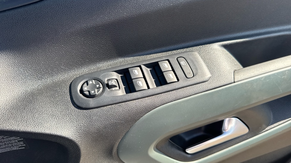 Citroen Berlingo 100kW Flair XTR M 50kWh 5dr Auto Electric Estate - Image 21